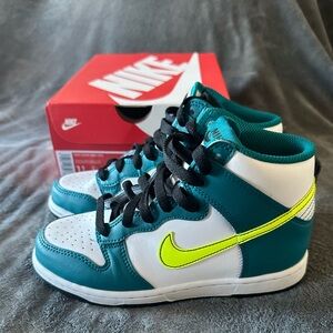 Kids Nike Dunk High sneakers